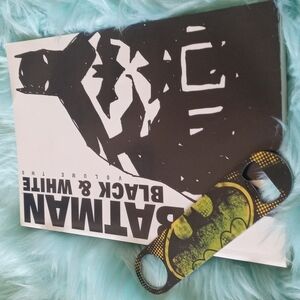 Batman comic BIG black & white vol 2  11.5×7.5" Big